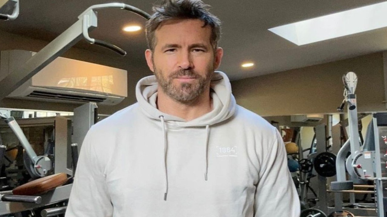 A Look Back At Ryan Reynolds’s Comical Airplane Encounter With A Honeymoon Couple