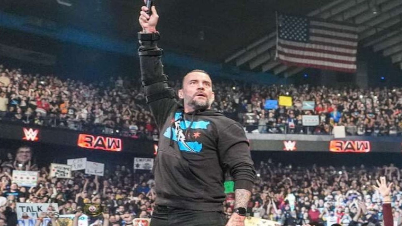  Watch: CM Punk Tackles WWE Referee Jessika Carr At Money In The Bank 2024