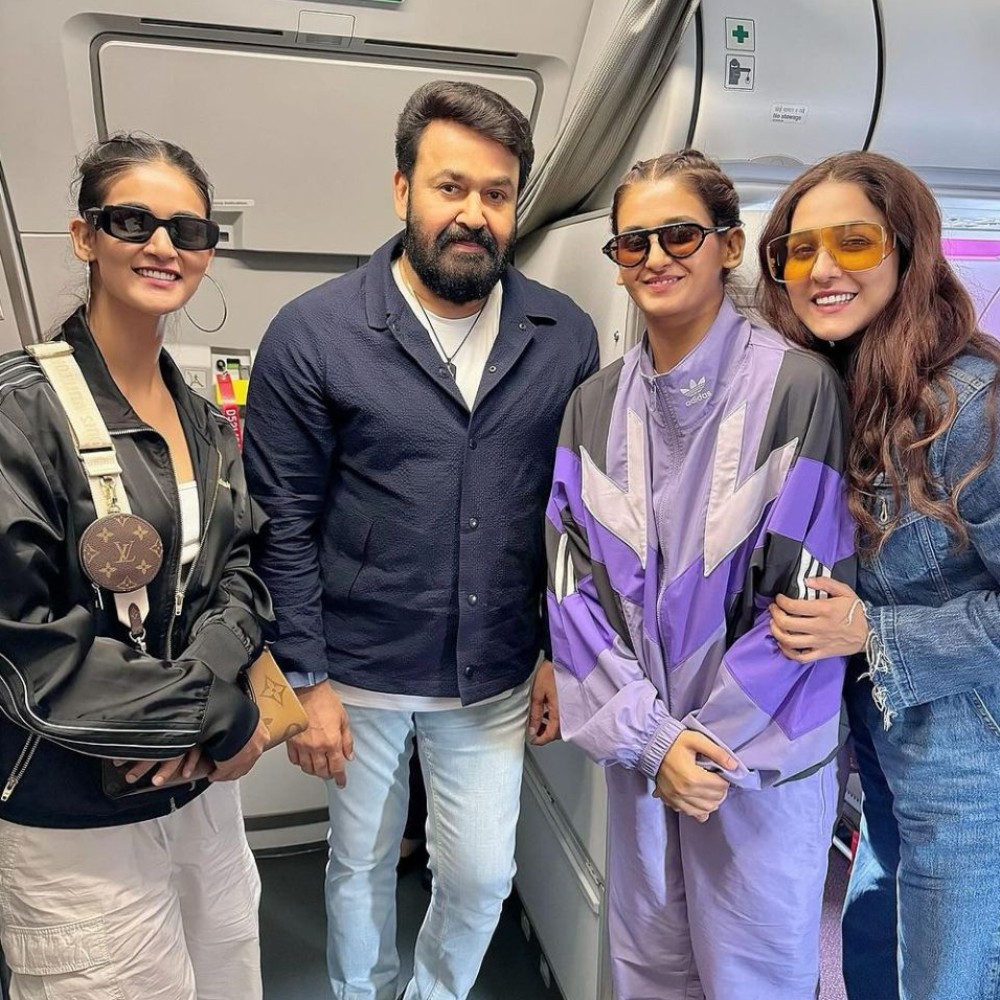 PIC Sisters Shakti Neeti and Mukti meet superstar Mohanlal on flight All the MOHANS please stand up