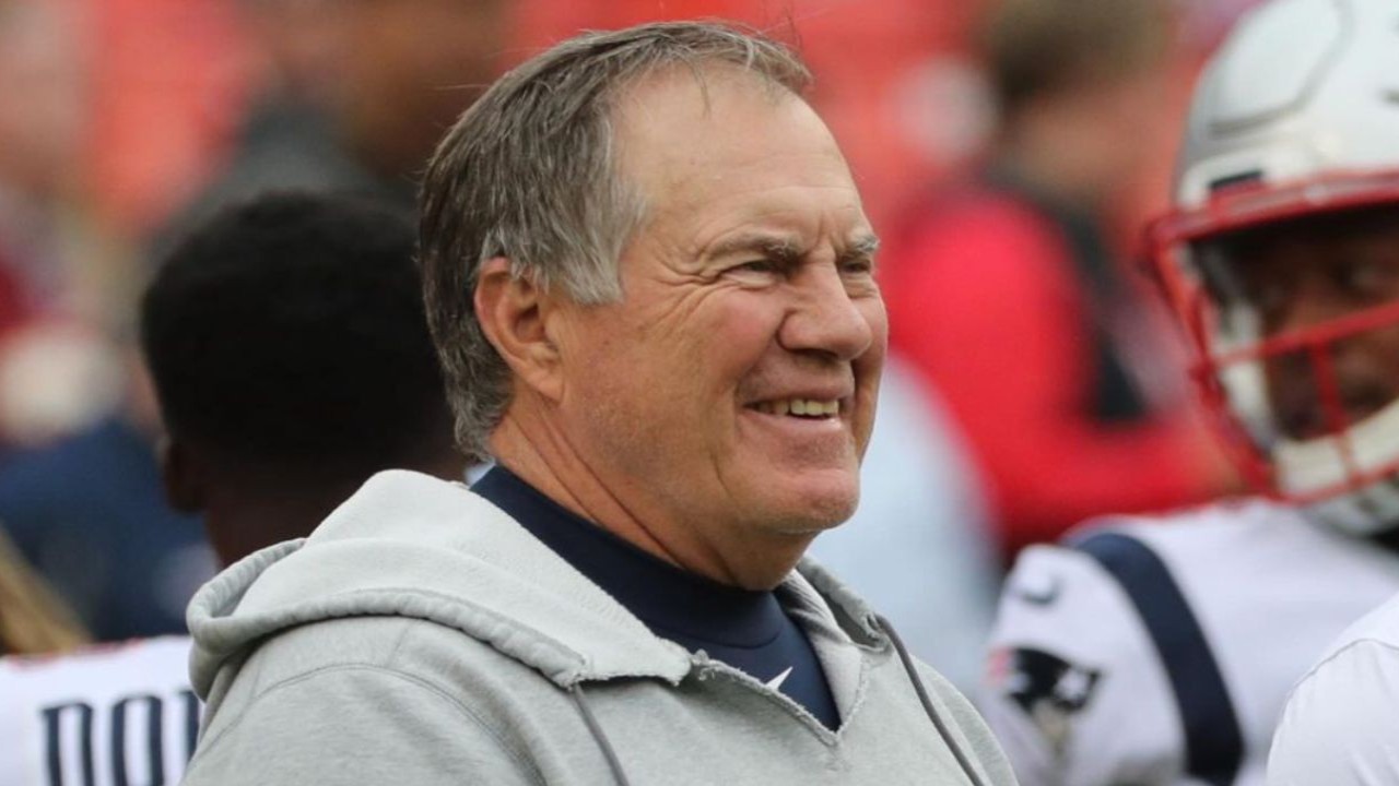 Former Patriot CB Takes Humorous Dig at Kyle Shanahan for Making a Job Offer to Bill Belichick