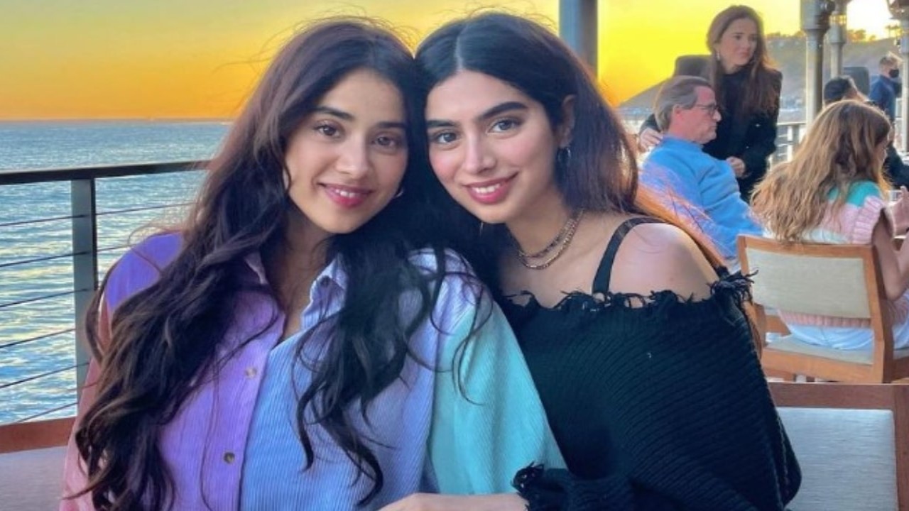 Khushi Kapoor, Janhvi Kapoor