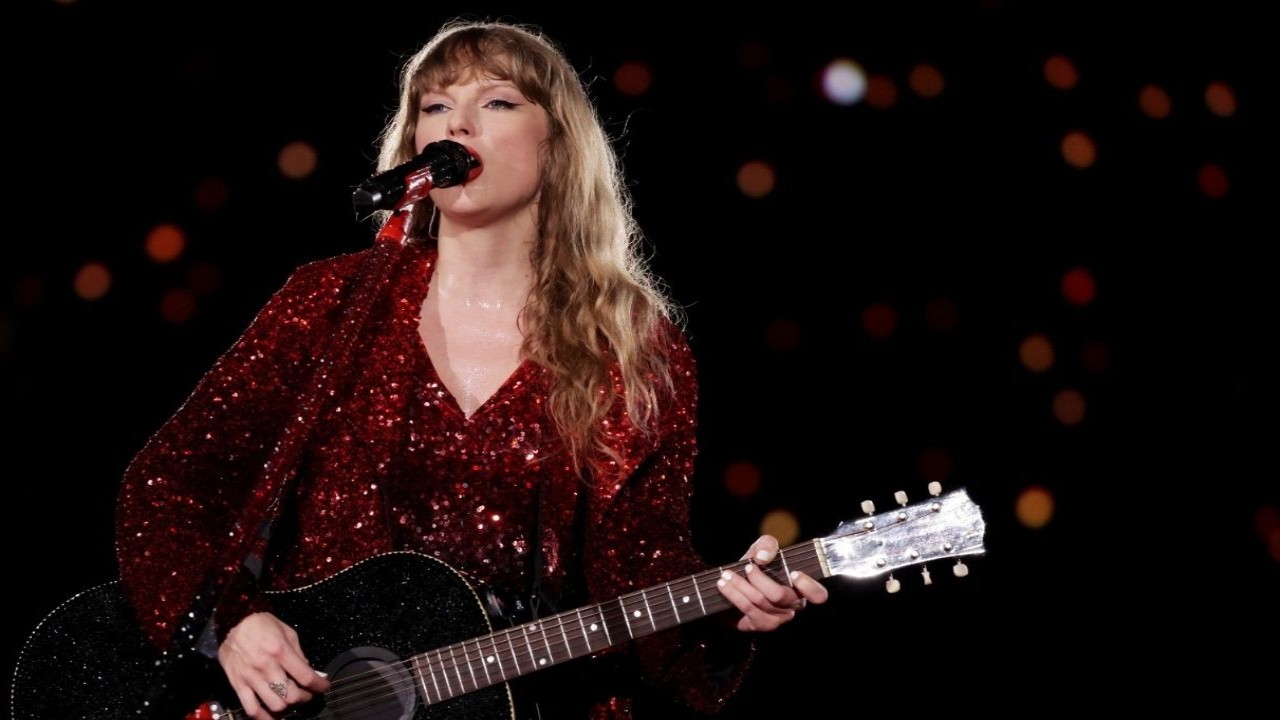 Taylor Swift Took A Quick Halt During Her Dublin Eras Tour For THIS