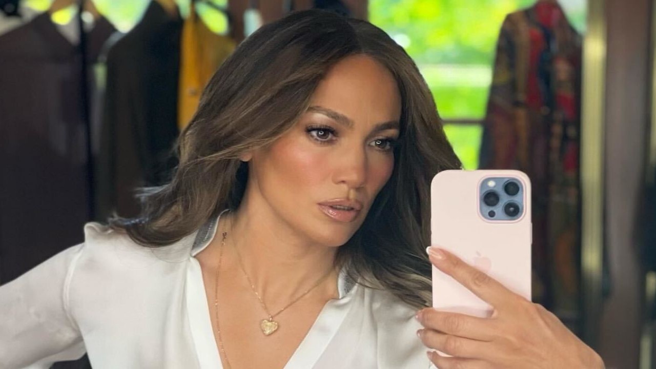 Jennifer Lopez Drops Cambia El Paso Video On Her Instagram Amid Rumors Of Marriage Trouble With Ben Affleck 