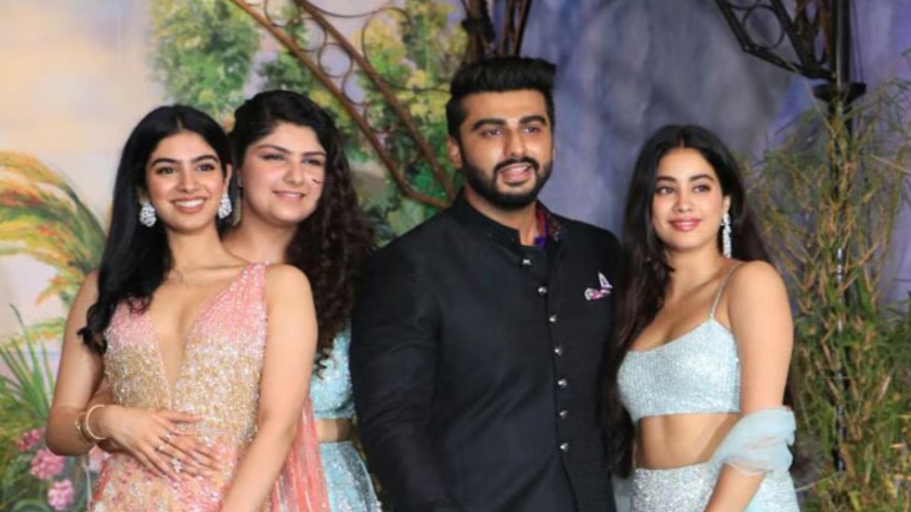 THROWBACK: When Arjun Kapoor admitted he’s ultimate boss until sisters Janhvi, Khushi and Anshula gang up on him