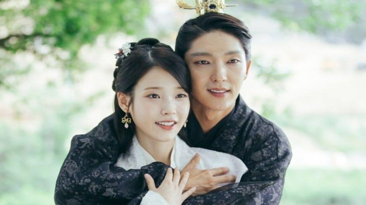 Lee Joon Gi, IU: image from SBS