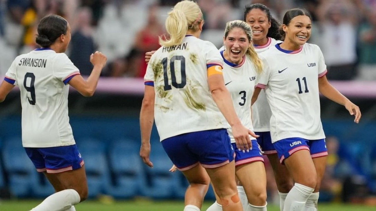 US Women’s Soccer Controversy: Mass Confusion During VAR Call Leads to Opposition Coach’s Booking