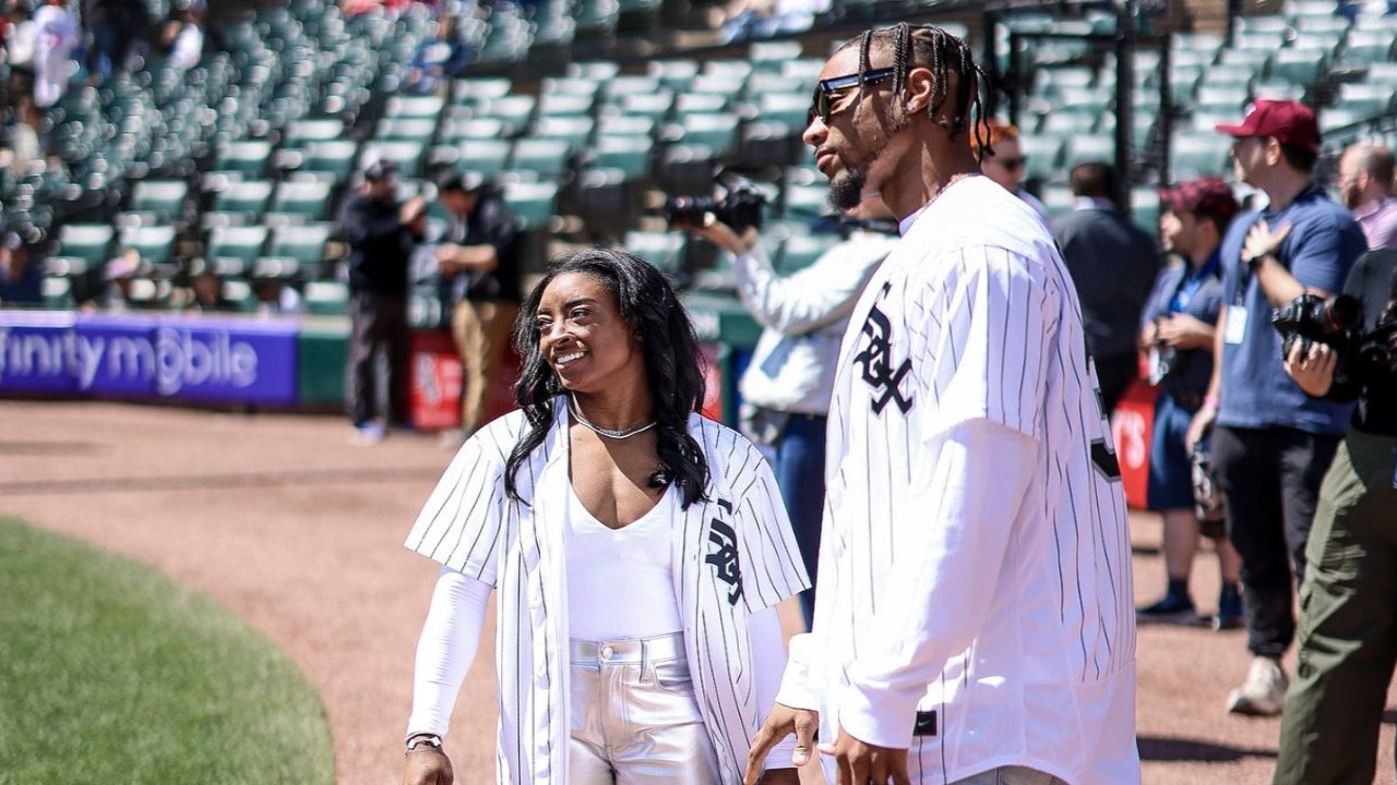 Simone Biles & Jonathan Owens [Credit-X@whitesox]