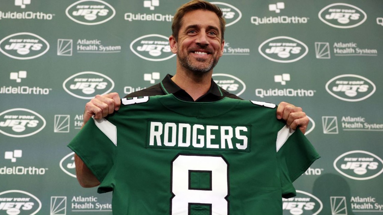 Aaron Rodgers got a “cool gift” from the royal family from the Jets owner to sign star QB from the Packers