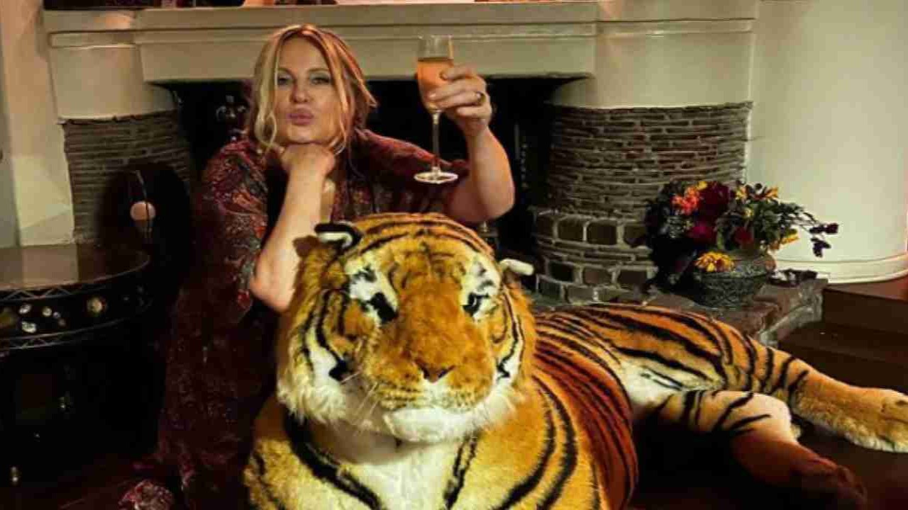 All You Need To Know About Jennifer Coolidge's Net Worth & Career