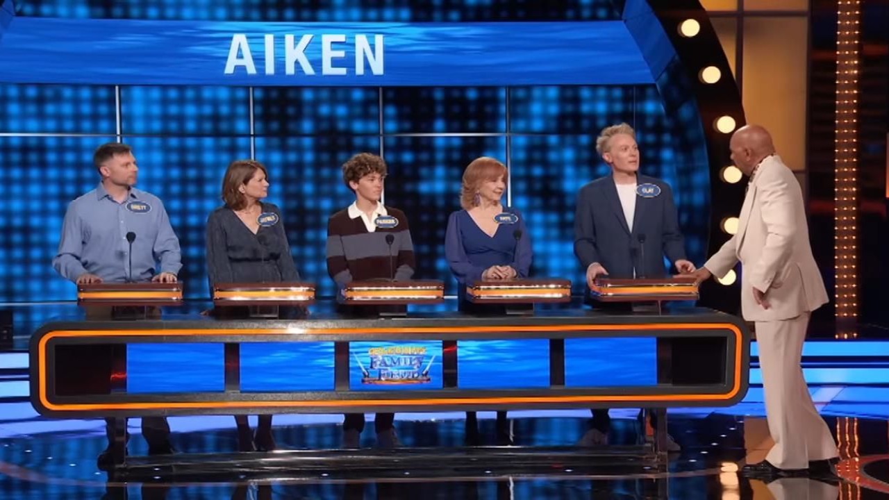 Clay Aiken and his family with Steve Harvey (CC: YouTube/ABC)