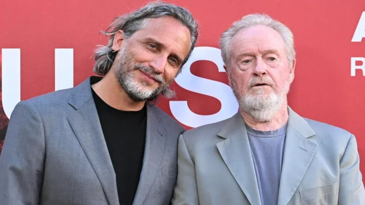 Fede Alvarez and James Cameron (Amazon MGM Studios)