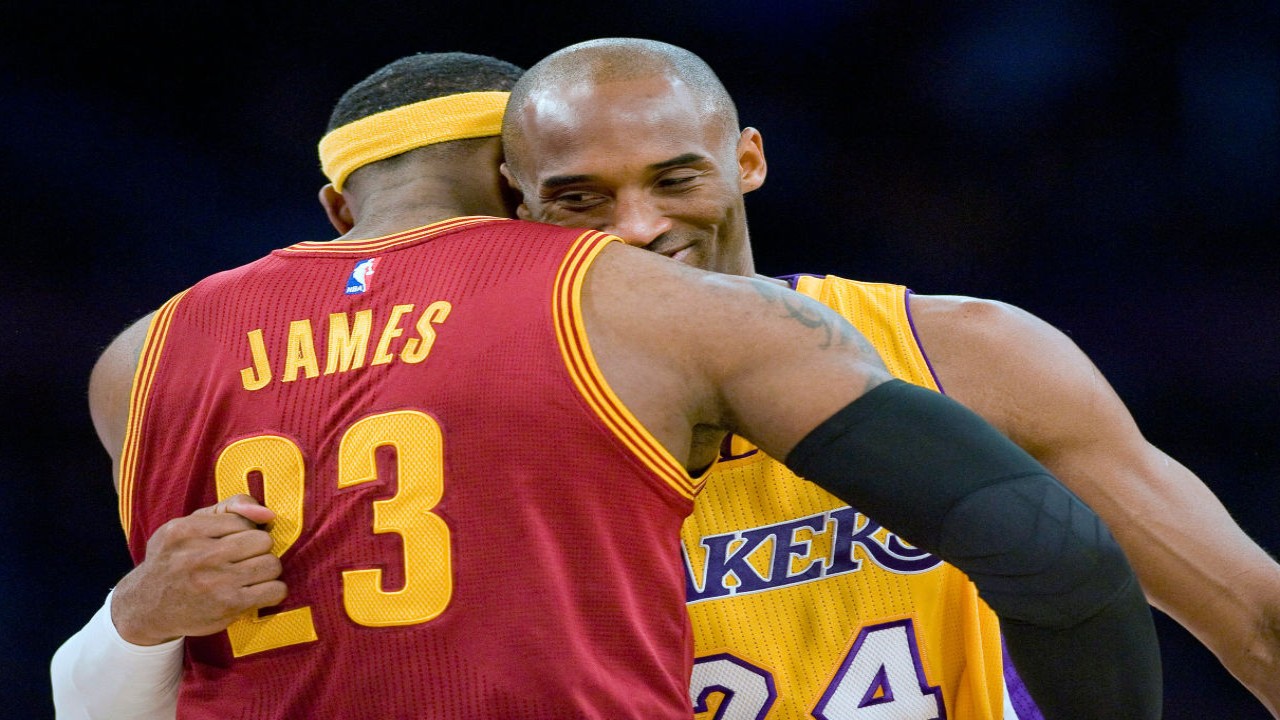 LeBron James' Wholesome Reaction to New Kobe Bryant and Gigi Statue Outside Lakers' Arena