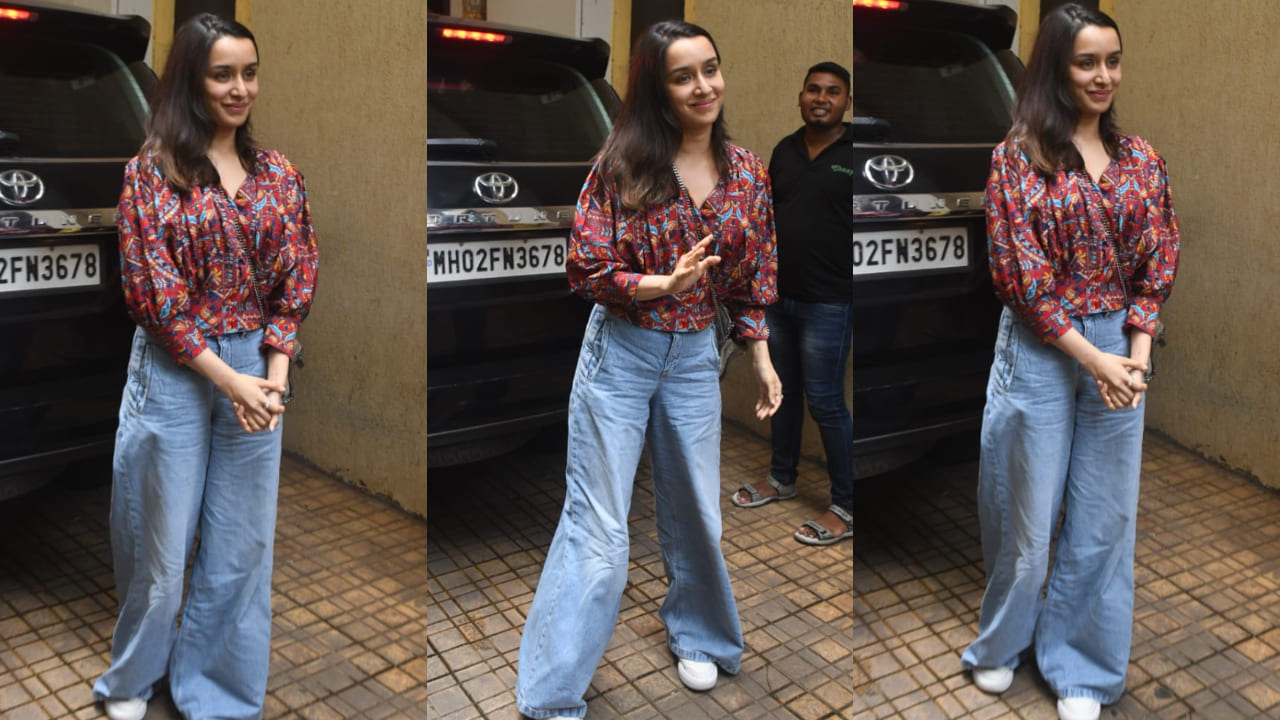 Shraddha Kapoor and Kareena Kapoor for a casual day out in city 