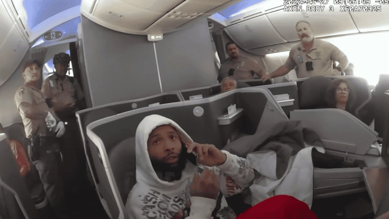 Odell Beckham Jr. escorted off a plane after flight concerns (PC:Twitter)