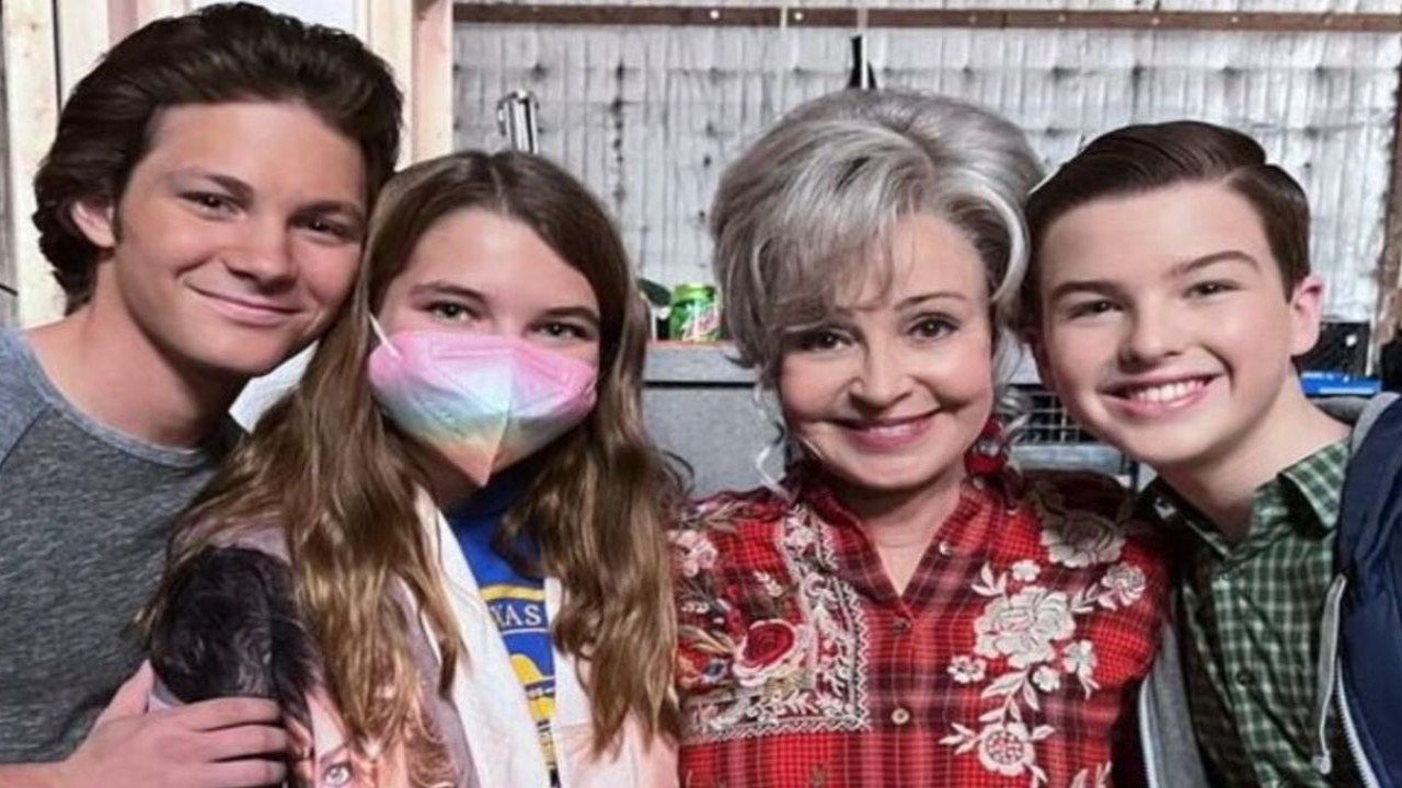 Annie Potts with Iain Armitage, Raegan Revord, and Montana Jordan (PC: Instagram)