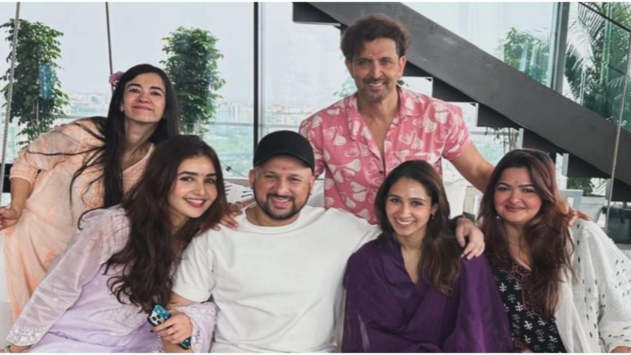 Raksha Bandhan 2024: Hrithik Roshan celebrates with Pashmina Roshan and family, GF Saba Azad joins; inside PICS