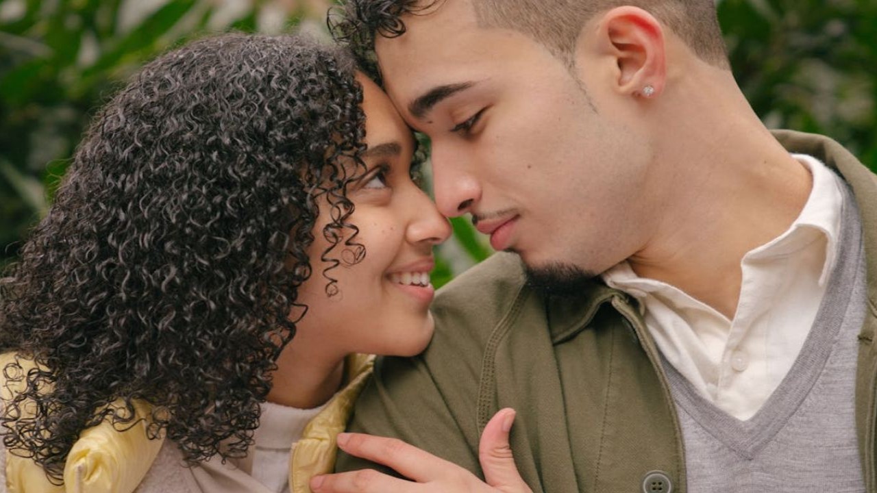 Gemini to Libra: 4 Zodiac Signs Who Put Their Teen Love on a Pedestal