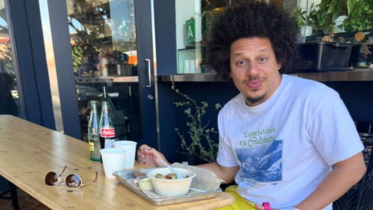 “Sniffed thoroughly by a dog”: Eric André claims to have been the victim of racial discrimination at Melbourne Airport, says he felt unsafe and humiliated