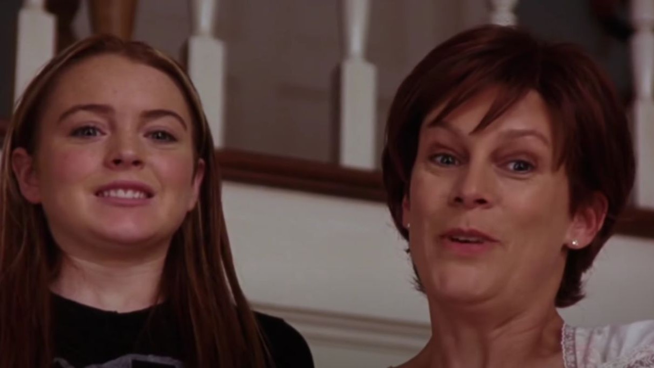 Lindsay Lohan and Jamie Lee Curtis (Image via YouTube/Disney UK)