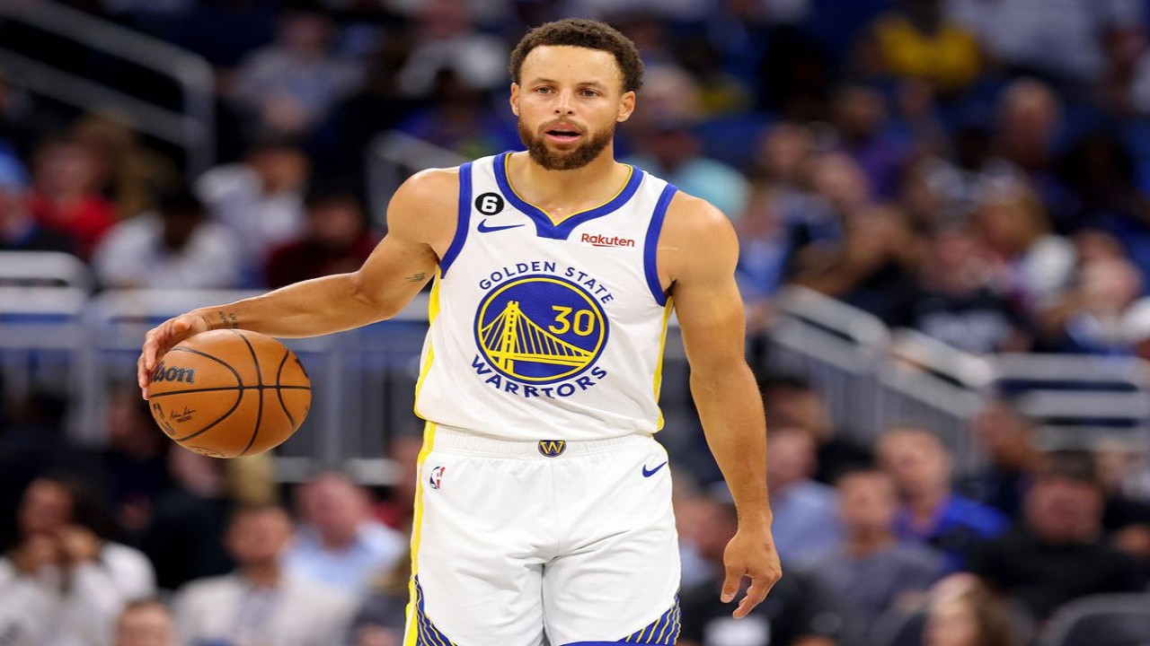 Is Stephen Curry Leaving Golden State Warriors? NBA's Top 3-Point Shooter's Suspicious Social Media Activity Raises Eyebrows