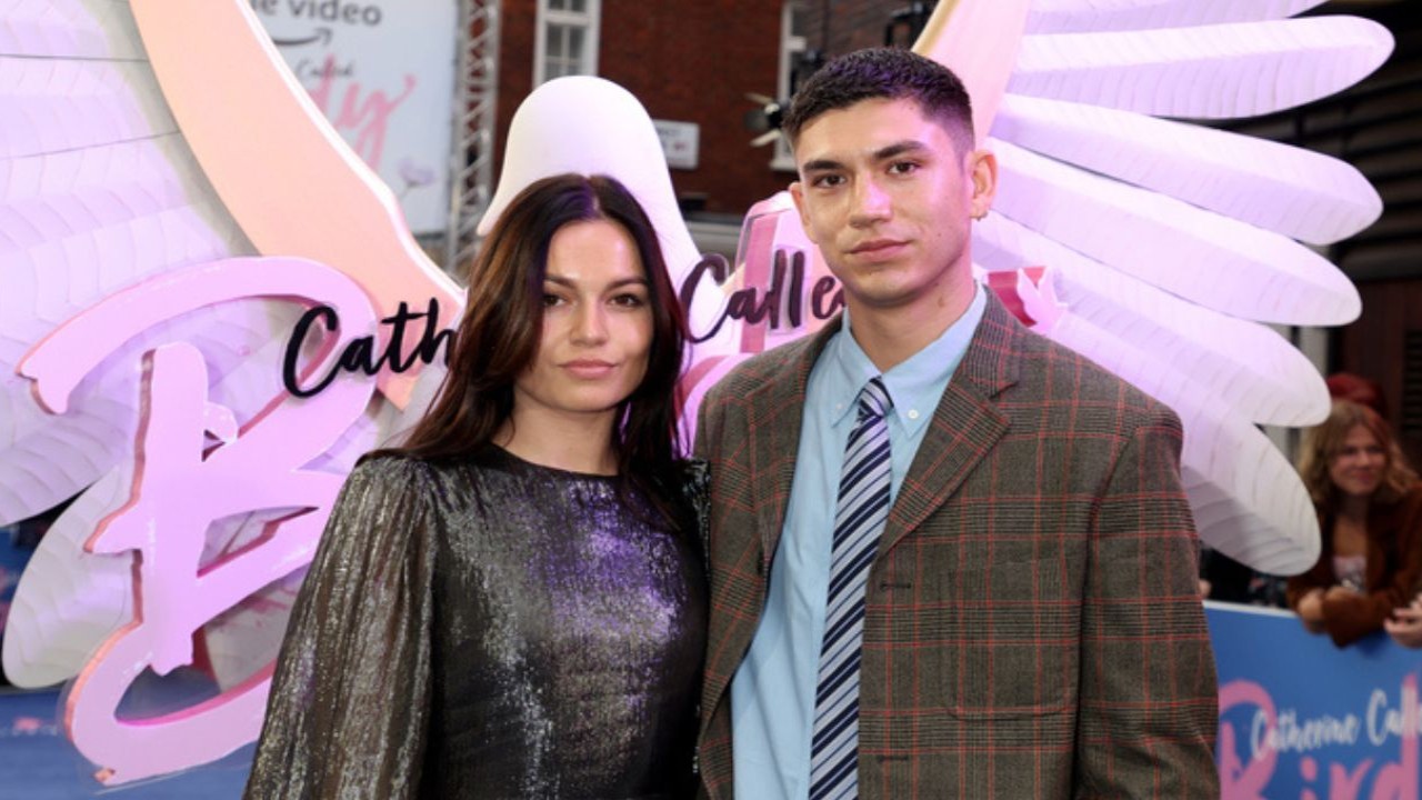  Annie O'Hara and Archie Renaux (CC: Getty Images)