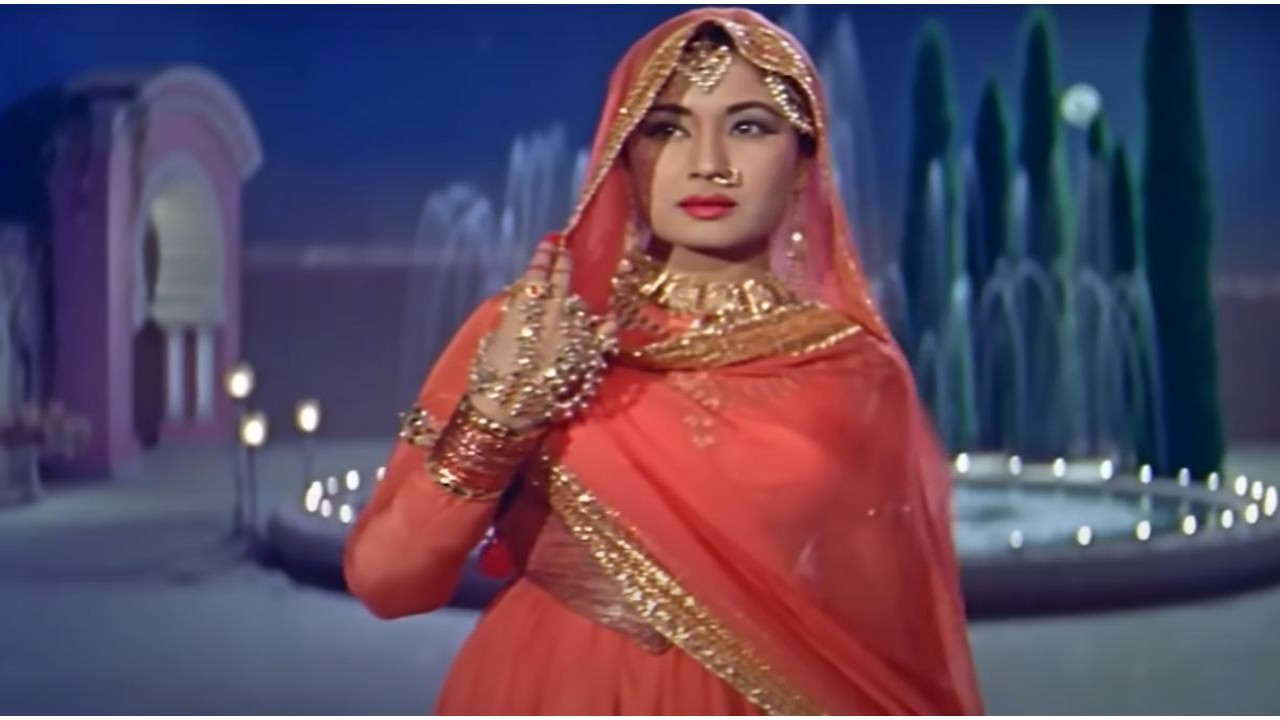 Meena Kumari 91st Birth Anniversary: Did you know ‘Tragedy Queen’ used to hide her left hand in front of cameras? Here's why