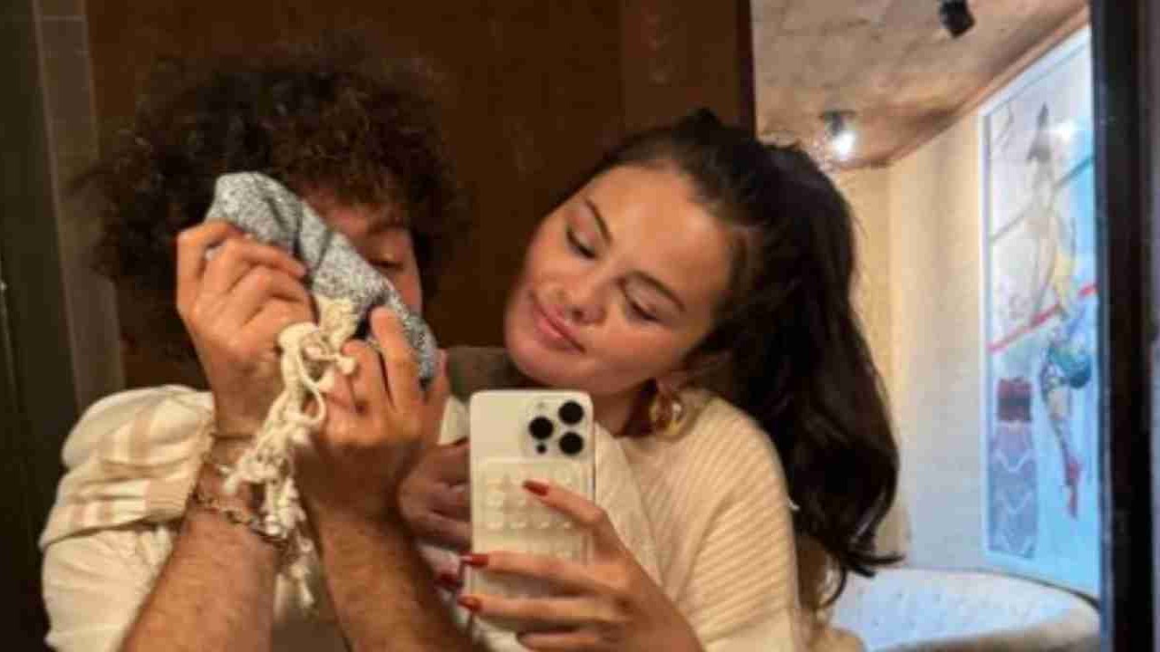 Selena Gomez and Benny Blanco Share Adorable Selfie and FaceTime Snap