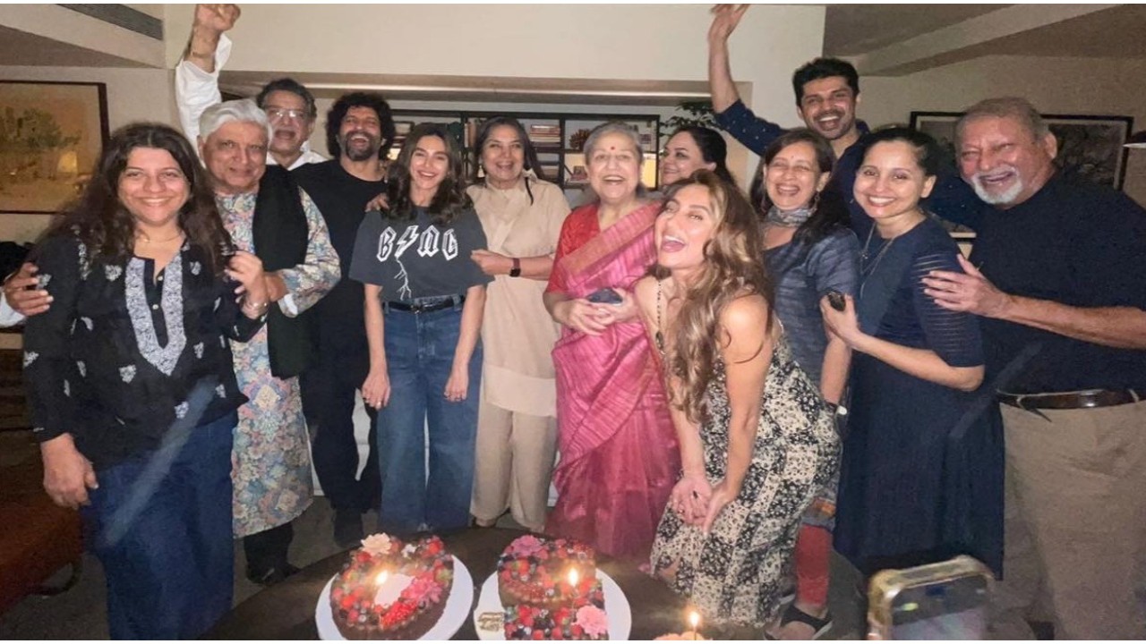 Farhan Akhtar-Shibani are all smiles, Shabana Azmi stands close to Honey Irani and Javed Akhtar in THROWBACK PIC: ‘Happy family’