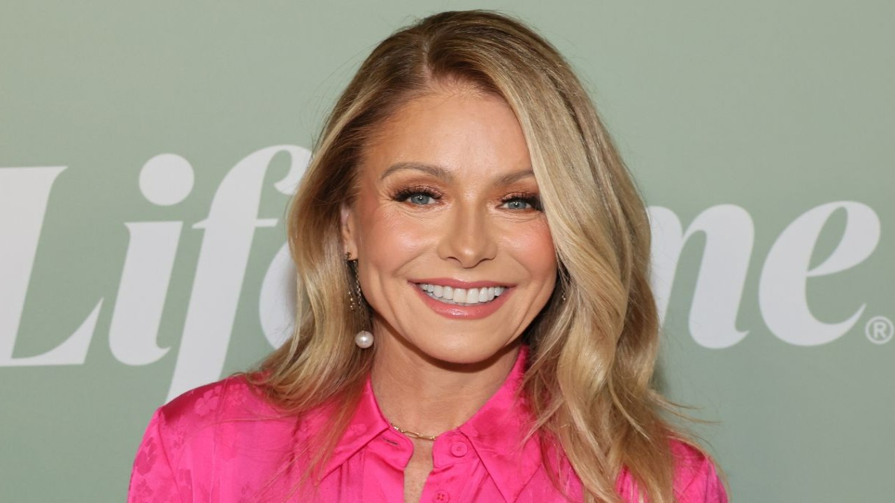 Kelly Ripa's Weight Loss Journey Diet, Exercise, And More PINKVILLA