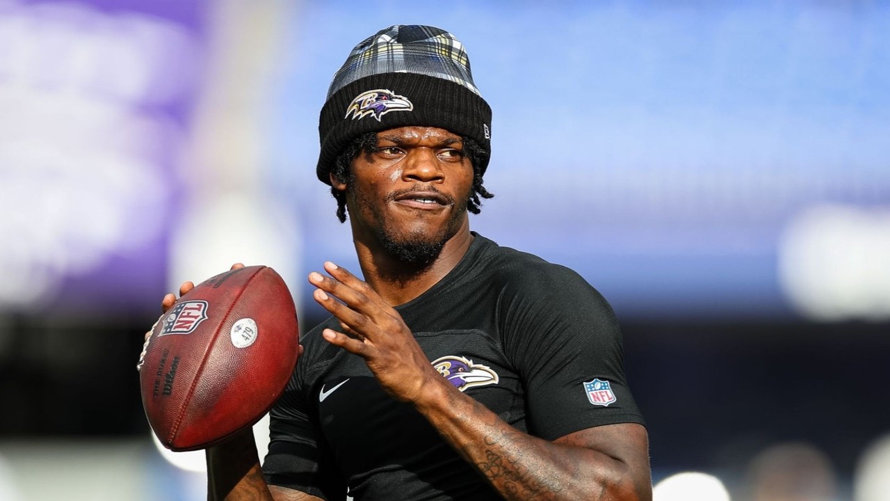 Lamar Jackson reacts to high praise fromTom Brady and Peyton Manning, who both included him in their top 5 NFL quarterbacks list.