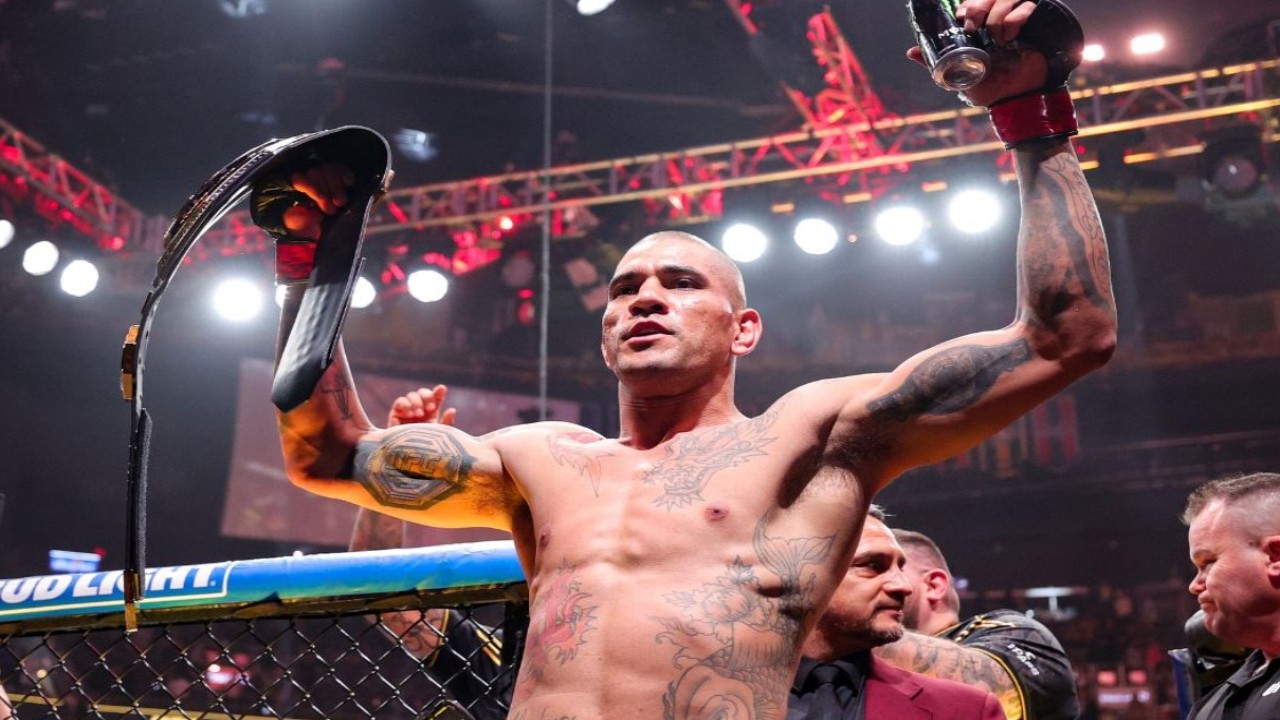 Alex Pereira Sparks Israel Adesanya Injury Speculation After UFC 305 Loss to Dricus du Plessis: ‘He Is Only Throwing Hands’