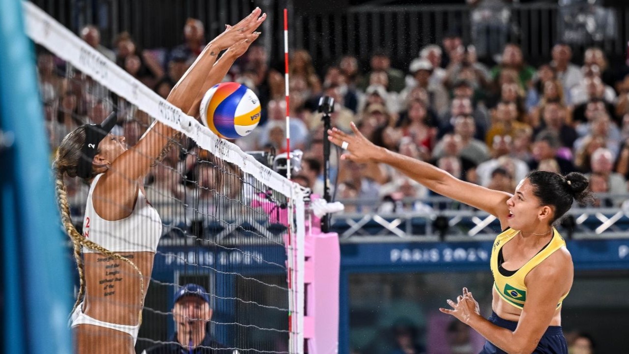 DJ Plays John Lennon to Calm Brazil-Canada Women’s Volleyball Final 