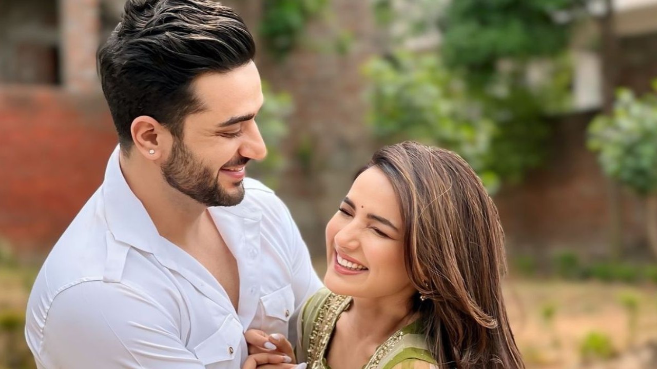 Aly Goni looks into girlfriend Jasmine Bhasin's eyes, calls her his 'missing button'; We're now manifesting a love story like this