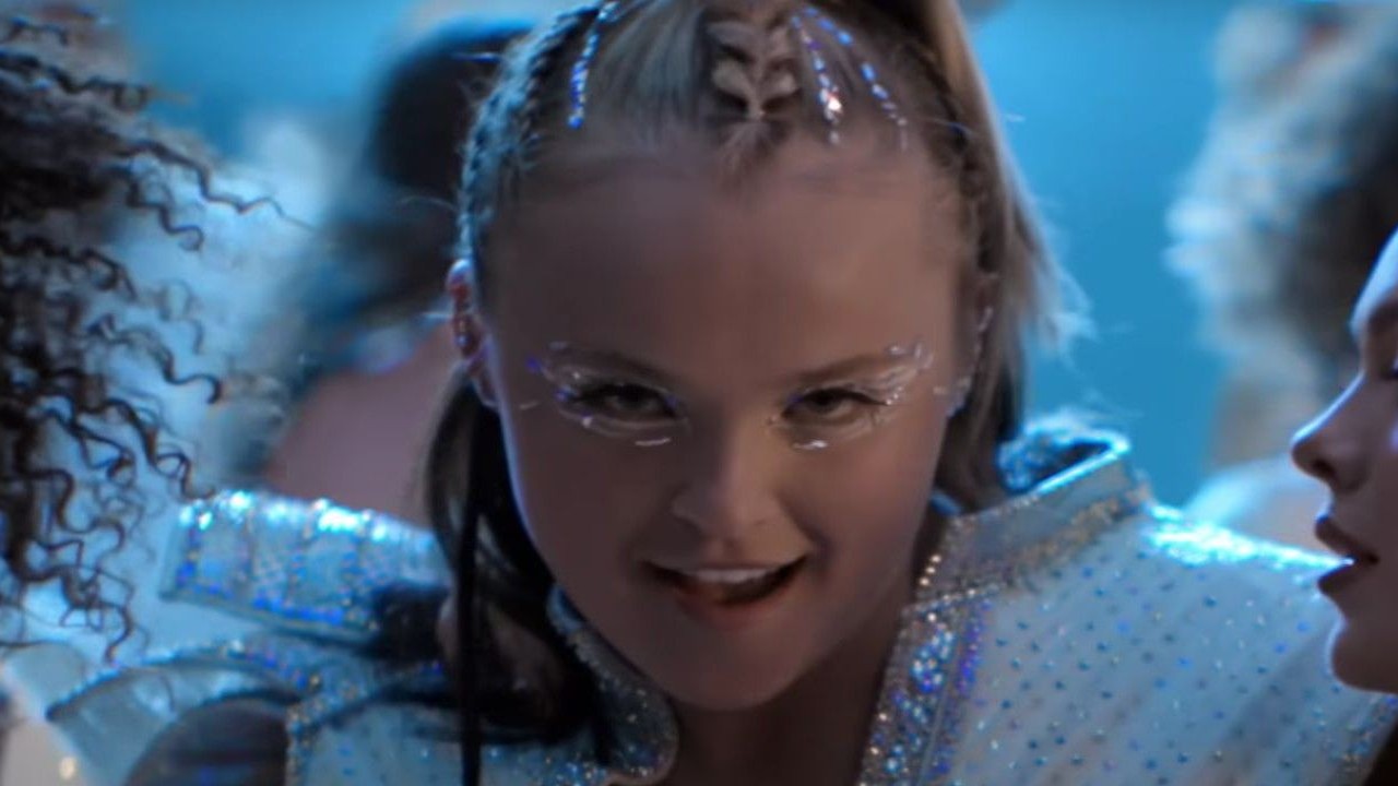 JoJo Siwa (CC: Karma Official Music Video/YouTube)