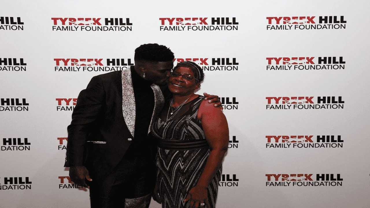 Tyreek Hill and his mother (PC:Instagram)