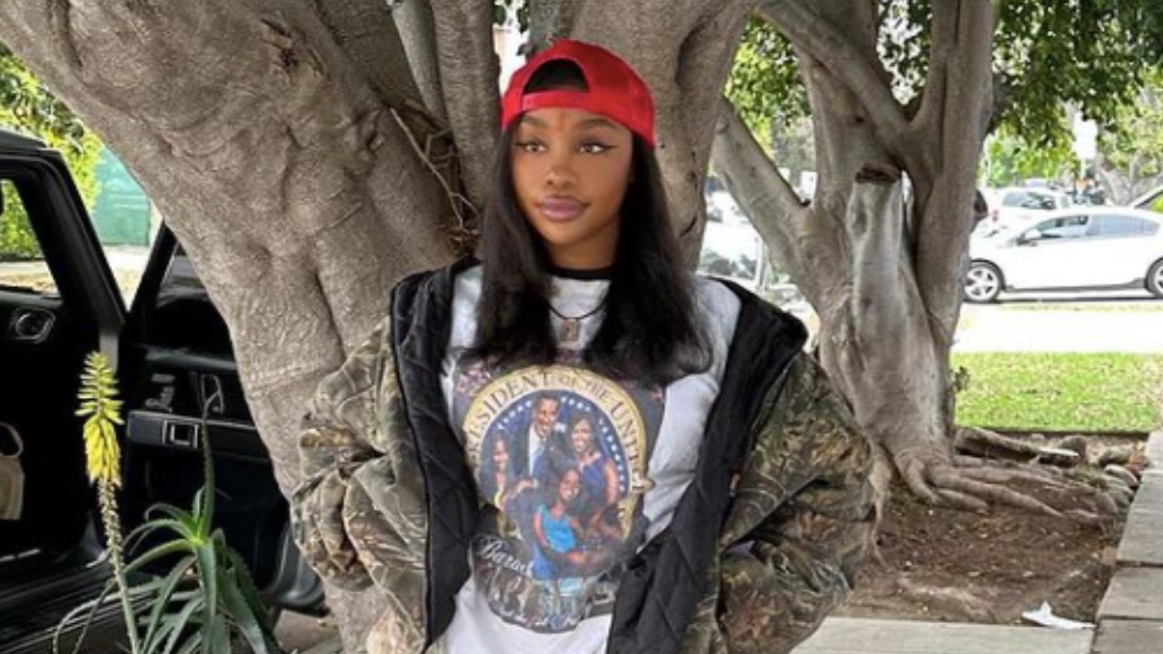 SZA、ファンの幾何学の宿題を手伝いながら数学に「苦労している」ことを認める「私は数学の苦手なんです」