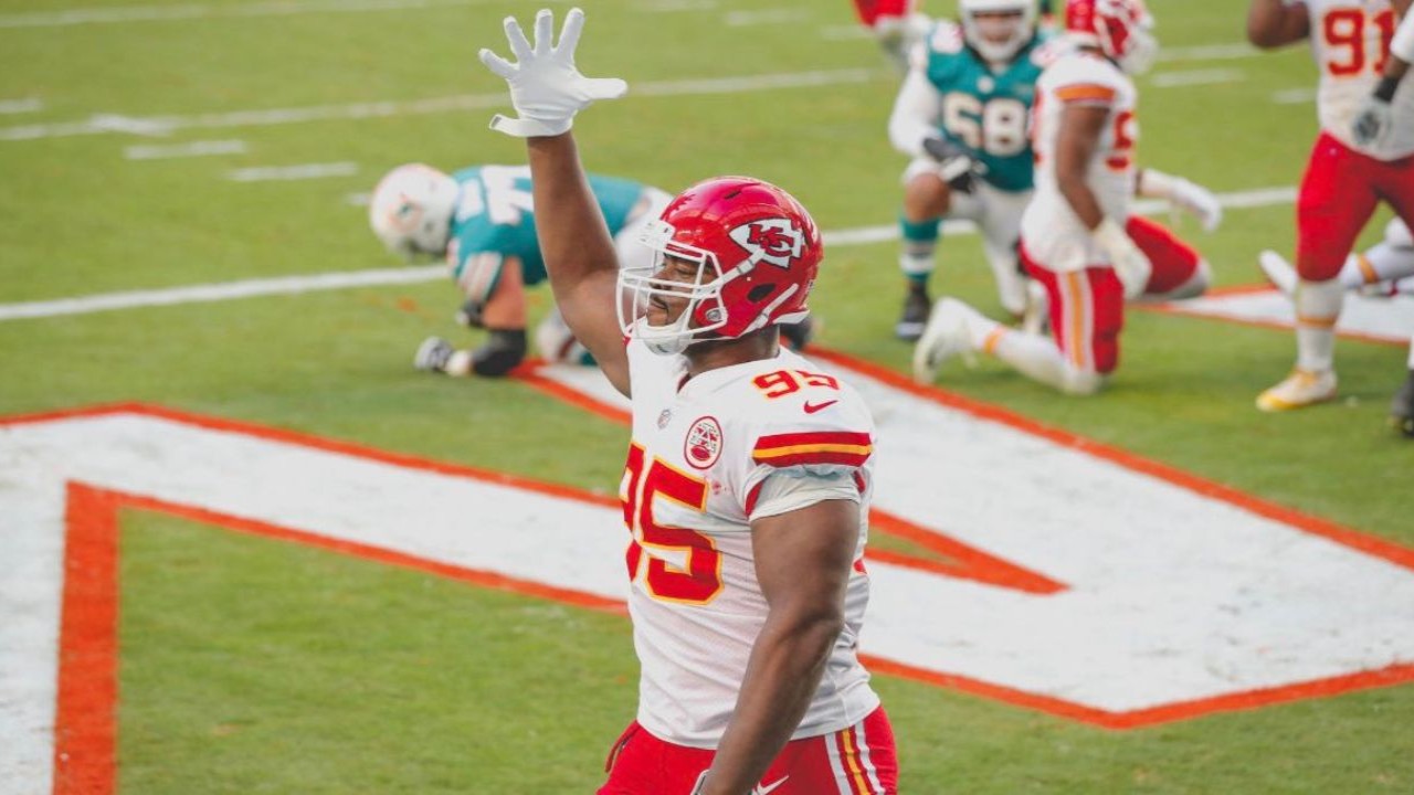 Chiefs’ Chris Jones Wants to Pay $1.5 Million to Free School Worker From Theft