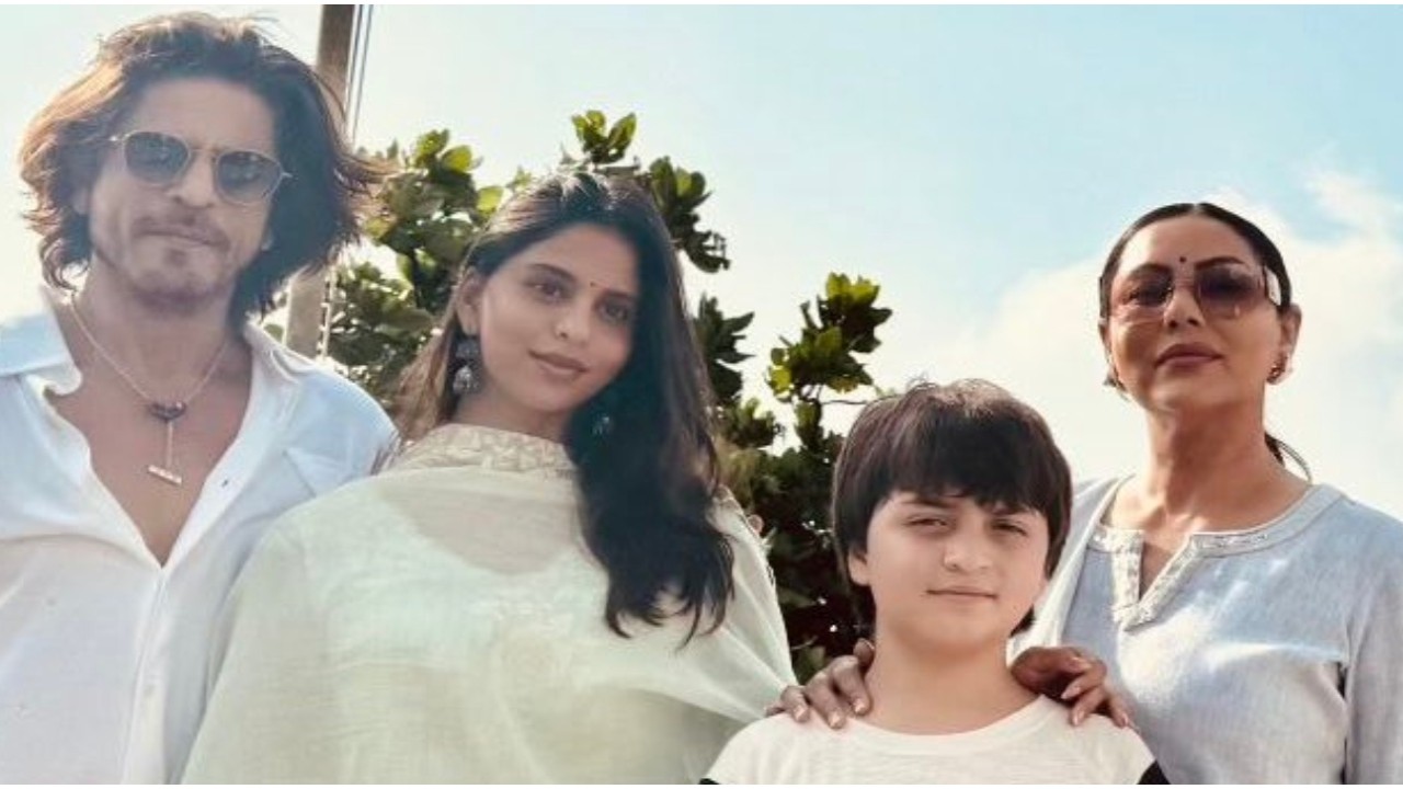 78th Independence Day: Shah Rukh Khan, Gauri Khan, Suhana, AbRam pose with tricolor; ‘Let’s celebrate our beautiful country…’