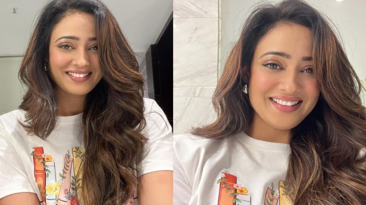 Watch: Shweta Tiwari's airport makeup session with a friend; steal her secrets for a perfect glow