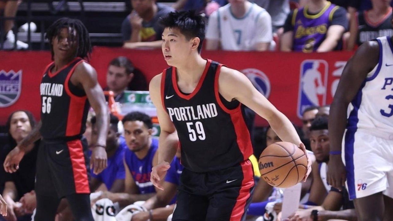 布鲁克林篮网队与落选秀中国前锋崔永熙签订了与 NBA 的双向合同