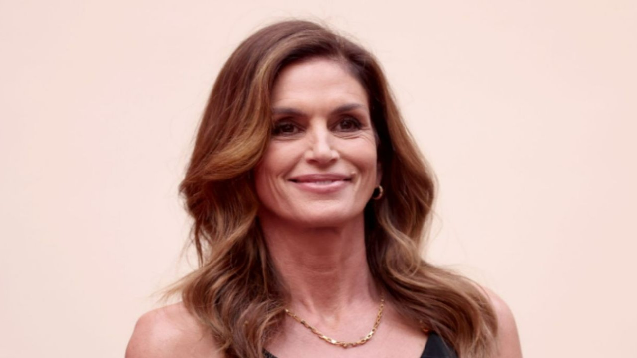 Cindy Crawford Plastic Surgery: Botox, Collagen Treatments, And More