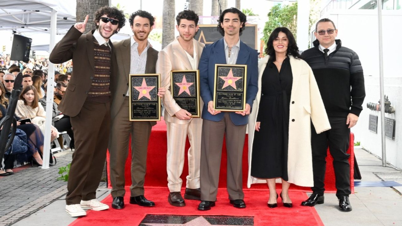 Who Are Jonas Brother’s Parents?