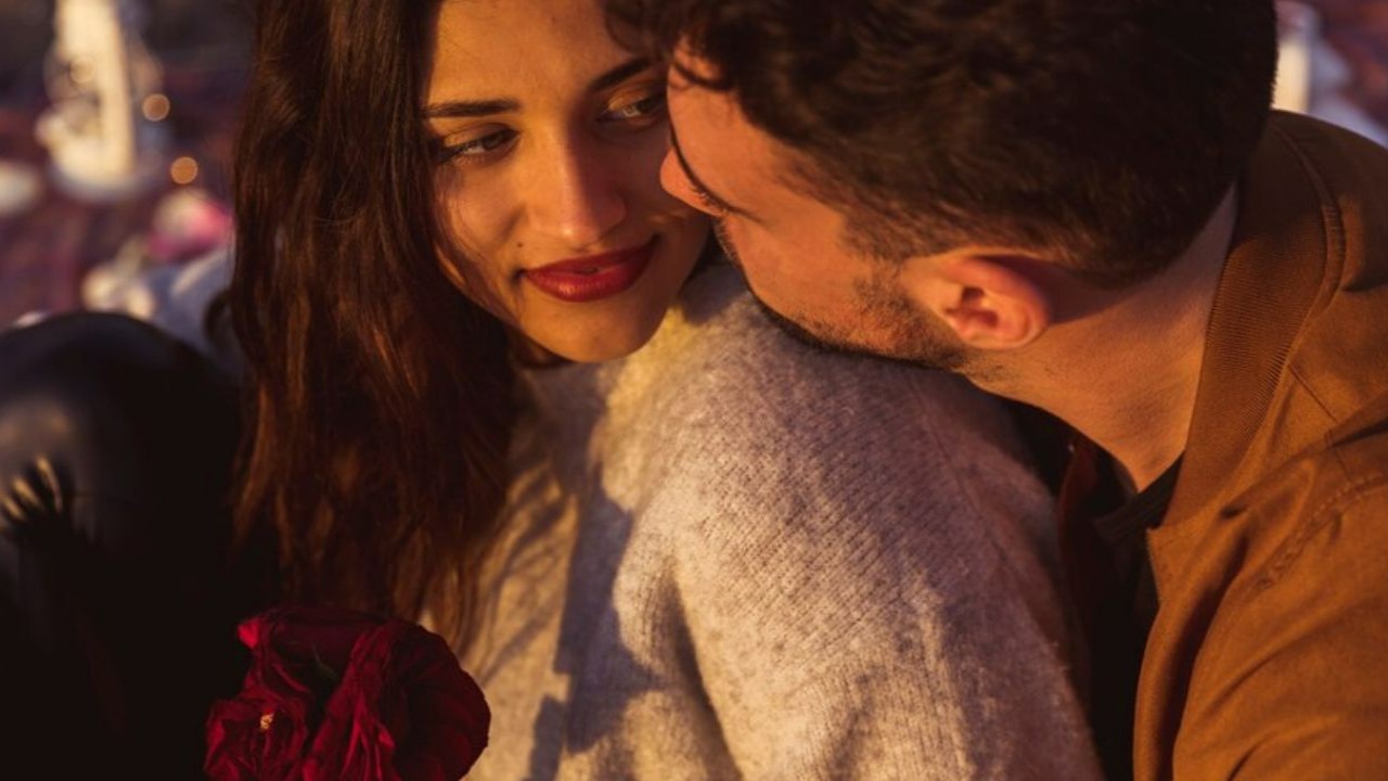 30 Signs a Man Loves You Deeply