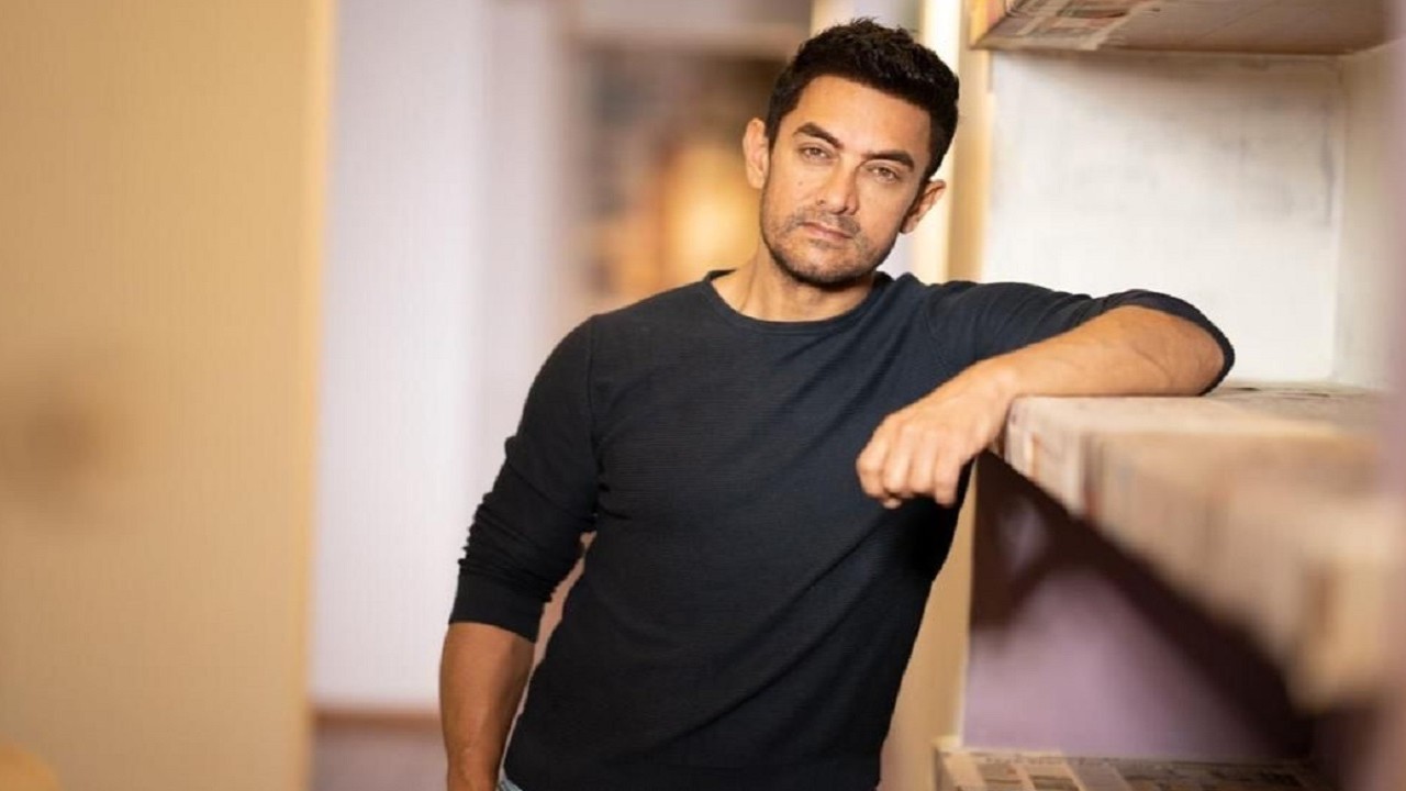 EXCLUSIVE BUZZ: Aamir Khan aims to bring a revolution to theatrical medium; Discusses not to sell digital rights