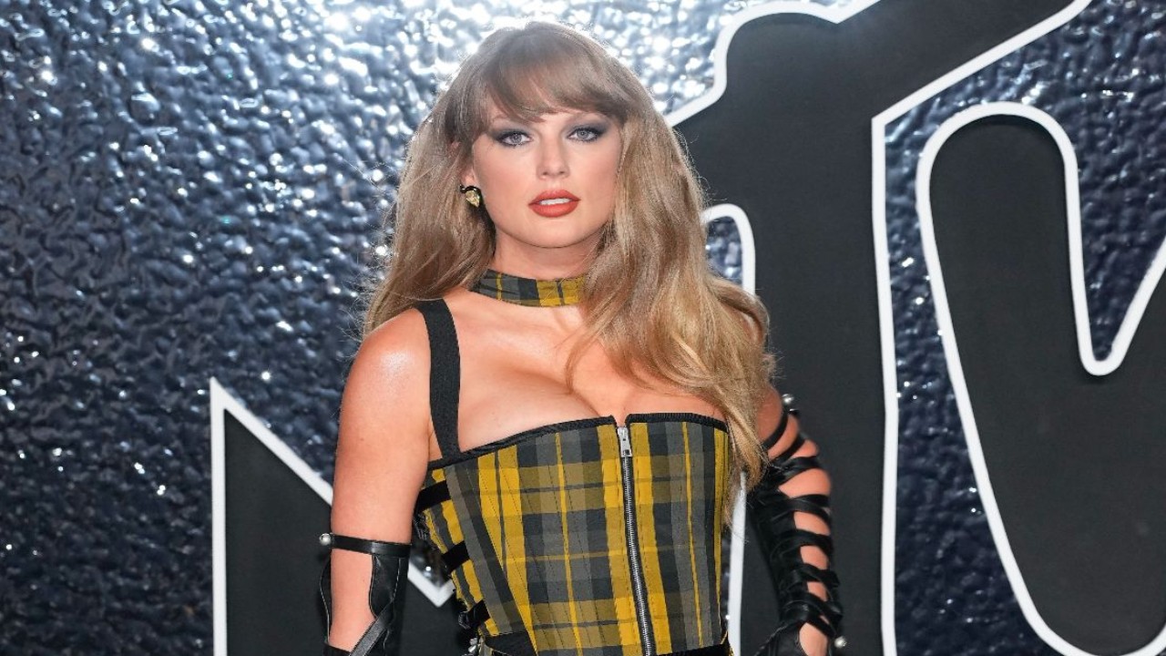 Taylor Swift Makes MTV VMAs History As Most Awarded Solo Artist; Check Out All Moon Per...