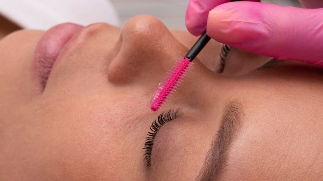 How to Remove Eyelash Extensions 