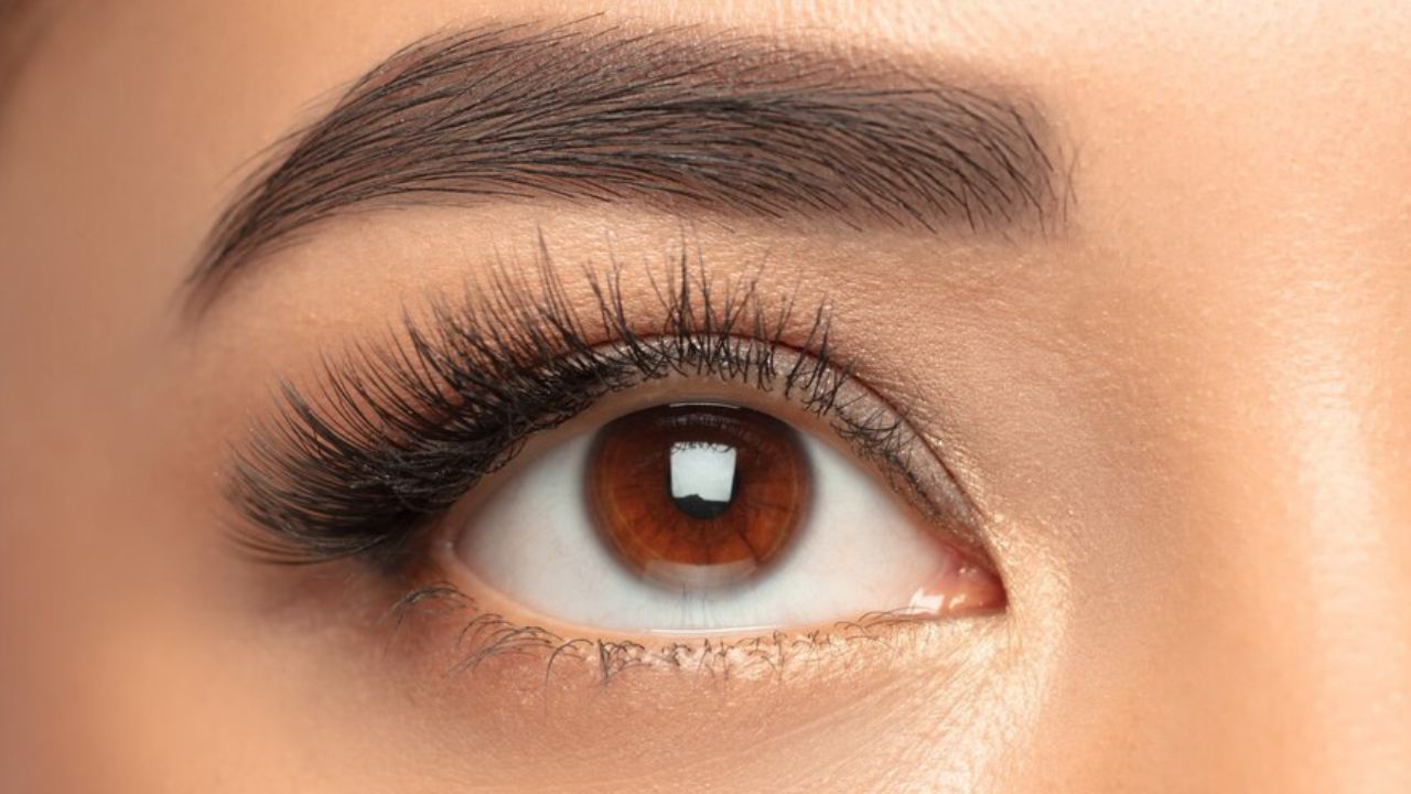 How to Remove Eyelash Extensions 