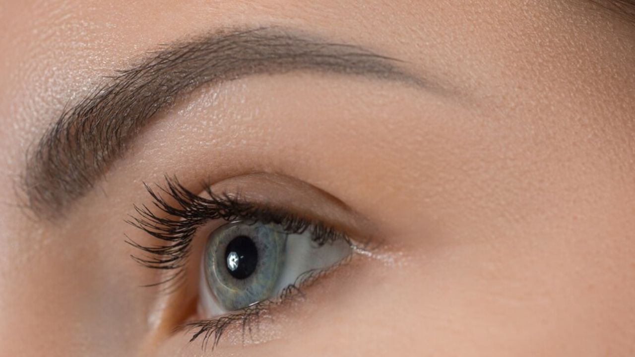 How to Remove Eyelash Extensions 