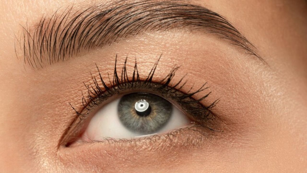 How to Remove Eyelash Extensions