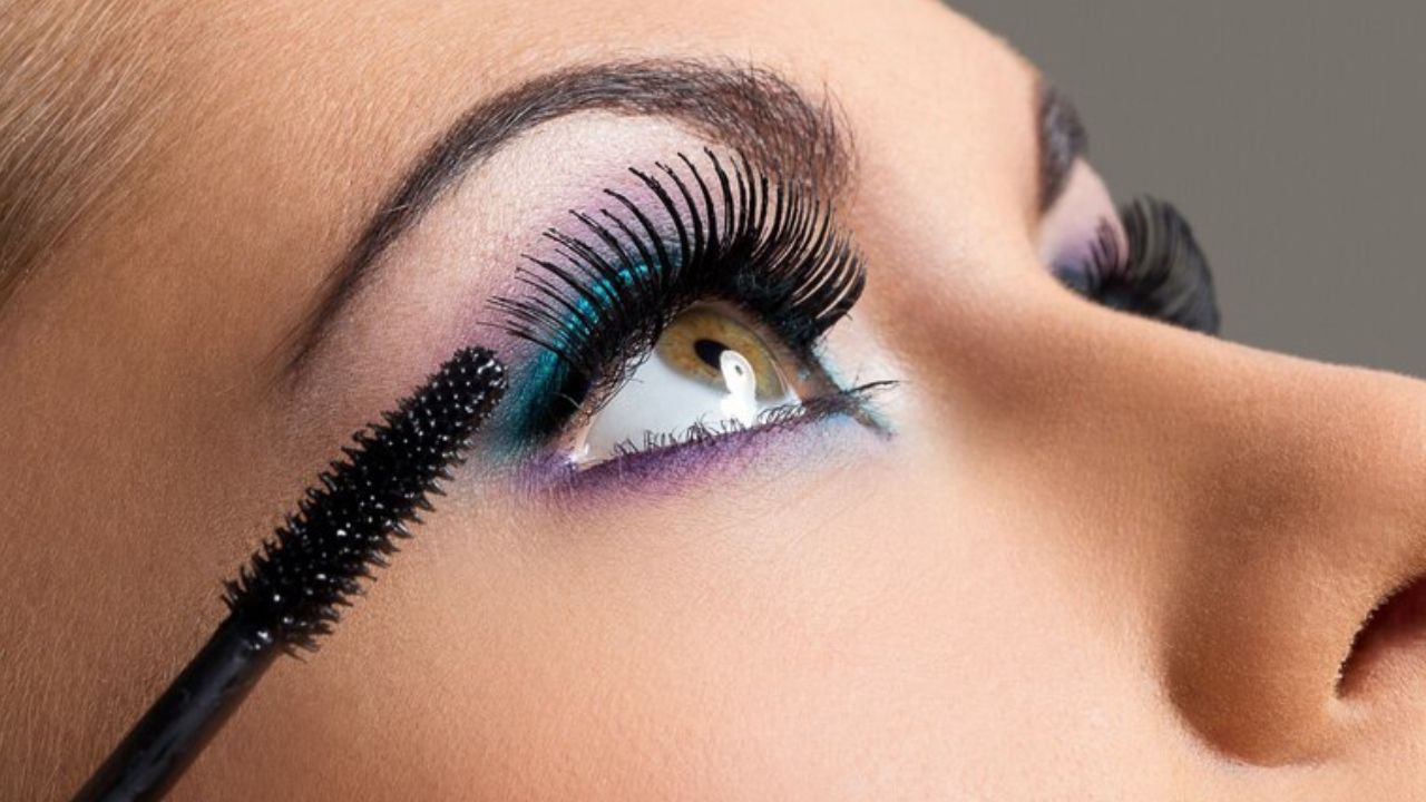 How to Remove Eyelash Extensions